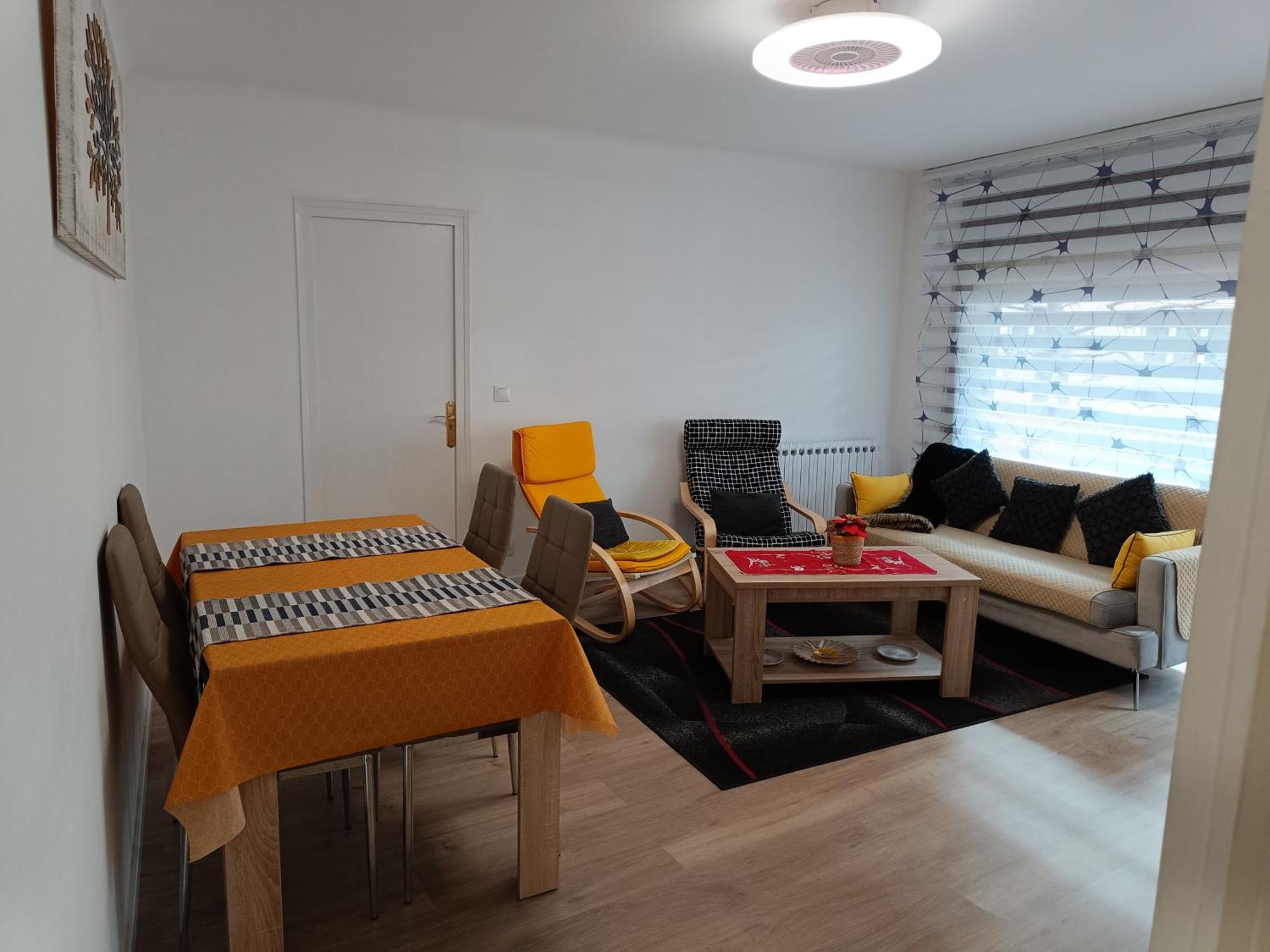 Apartamento Estel La Seu d'Urgell Buitenkant foto